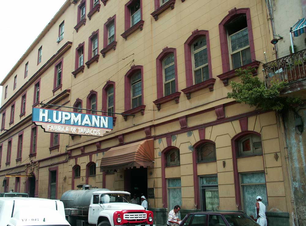 Die H.Upmann-Manufaktur auf der Calle Amistad 407, hier noch in Betrieb. Von 1944 bis 2003 wurden hier die Zigarren gefertigt. H.Upmann Geschichte. h. upmann cigar brand founded 1844