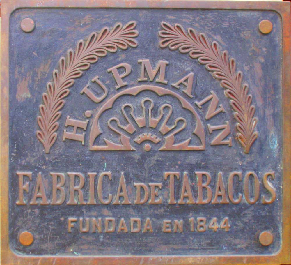 Das Firmenschild der Marke H.Upmann. Von 2003 bis 2011 hing es am Gebäude auf der Calle 23, dann wanderte es mit der Marke weiter. h. upmann cigar brand founded 1844
