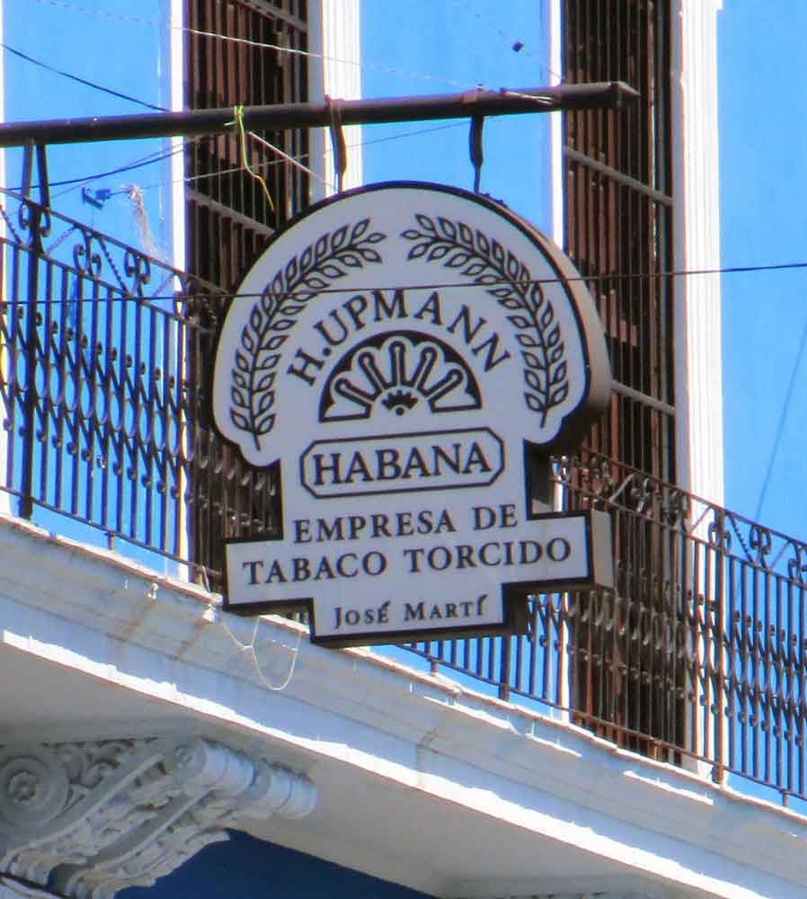 Dieses Schild an der Fassade des Gebäudes präsentiert den offiziellen Namen der Manufaktur. H.Upmann Geschichte. h. upmann cigar brand founded 1844