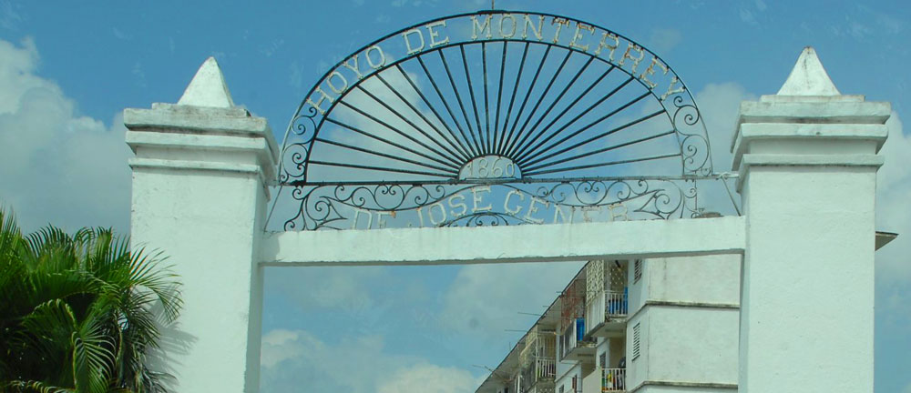 Hoyo de Monterrey ist nicht nur der Name einer Zigarrenmarke, sondern ursprünglich und auch heute noch der Name einer Tabakplantage in San Juan y Martinez in Pinar del Rio. José Gener kaufte diese Plantage und benannte seine Zigarren nach ihr. Le Hoyo de Monterrey Geschichte