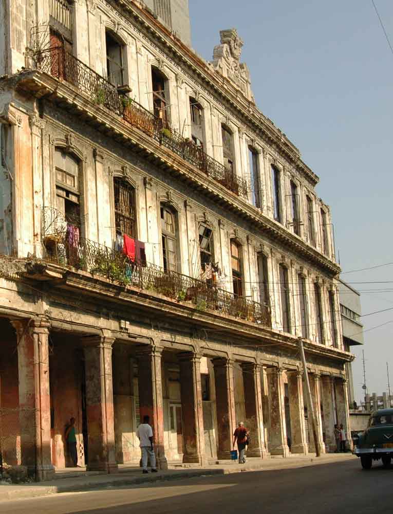 Ab 1903 unter dem neuen Besitzer Don Pepin wurde eine große Manufaktur bezogen. Adresse: Calle Belascoain No.2A. Eine große Fabrik, bestens organisiert mit mehreren hundert Torcedores. Romeo y Julieta Geschichte