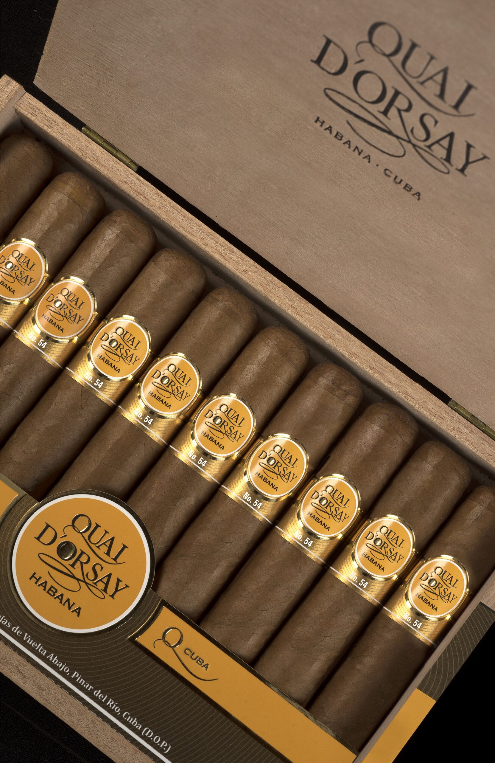 2017 wurde das Design der Marke Quai-d'Orsay komplett neu aufgelegt. Farblich intensiver, klar, modern. Quai d’Orsay Geschichte