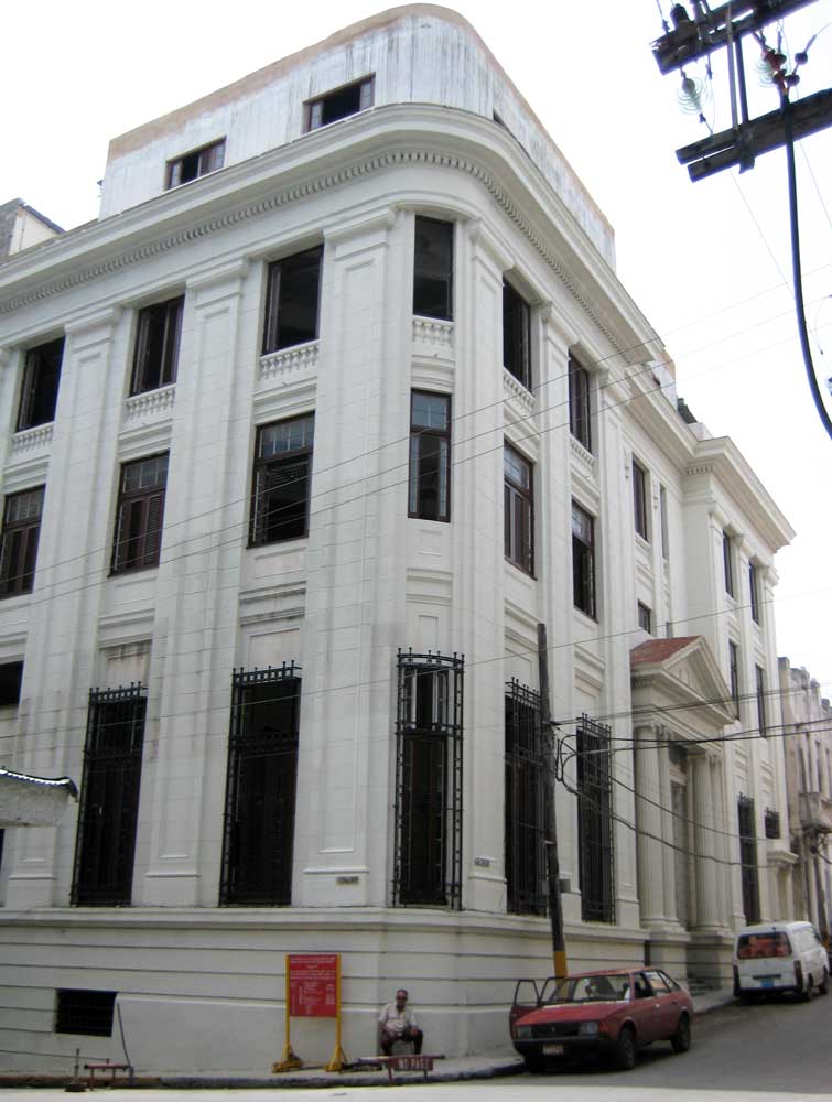 Since 2012, Bolívar brand cigars have been produced at the Partagás factory at Calle San Carlos No. 816, where they are still manufactured today.