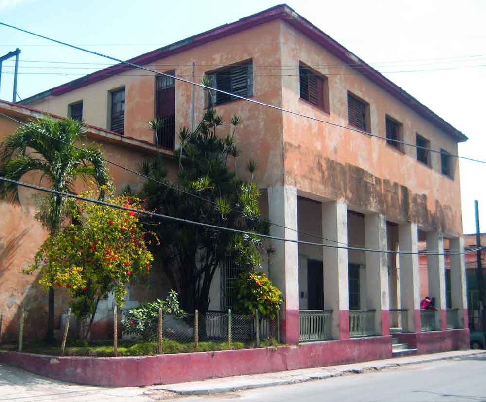 Ursprünglich wurden die Zigarren der Marke José L. Piedra in der Region Remedios gefertigt. Ab spätestens 1950, vielleicht auch etwas früher, verlegte man die Produktion nach Havanna.