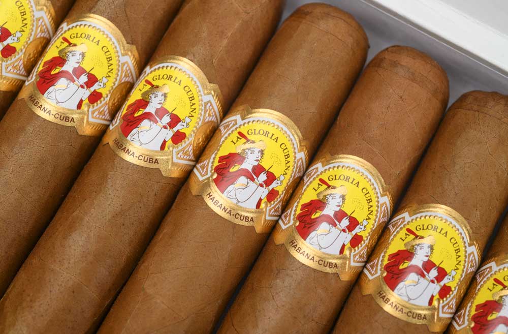 Today, the cigar bands of the La Gloria Cubana brand feature an image similar to the Vista (illustration on the inner lid of the box).