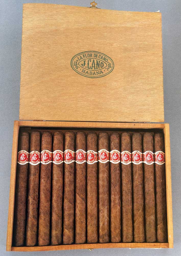 The La Flor de Cano brand has a particular reputation in Great Britain: during the Second World War, the military procured large quantities of these cigars. This reputation has endured. (Source: Min Ron Nee: “AN ILLUSTRATED ENCYCLOPAEDIA OF POST-REVOLUTION HAVANA CIGARS”, Hong Kong 2003, ISBN: 978-3980930826)