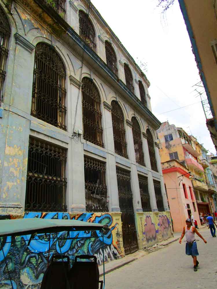 The Flor de Cano brand's factories 3/6: Juan Cano Sainz had both his residence with the first Chinchal and later a factory on Calle Bernaza in Havana's Old Town.