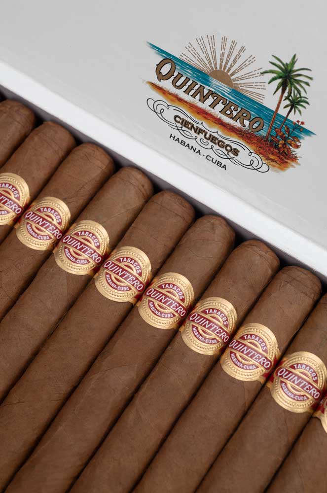 The Quintero Londres Extra, one of the brand's very original formats, which has existed since before the revolution.