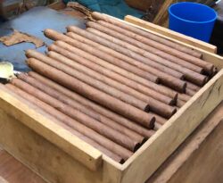 Diese langen und schlanken Zigarren liebte Fidel Castro. Heute sind sie ein wenig aus der Mode gekommen, doch wer weiß, vielleicht gibt es ein Comeback.