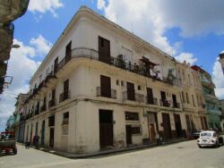 Eine weitere Fertigungsstätte (ca. 1870) wurde auf der Calle Cuba No.64 eingerichtet, das Haus befindet sich in Habana Vieja (Altstadt).