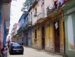 Die allererste, noch sehr kleine Fabrik der Marke H.Upmann befand sich ab 1844 auf der Calle San Miguel No.85 in Havannas Stadtteil Centro Habana. Bald kamen weitere Manufakturen dazu.
