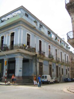 1891 eingeweiht, war diese große Fabrik (es existiert nur noch ein Teil des Gebäudes) auf der Avenida Carlos III. ein prächtiges Haus, von den Arbeitern „La Madama“ genannt.