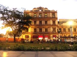 Die inzwischen ehemalige Manufaktur Partagás direkt hinter dem Capitol auf der Calle (Straße) Industria No.520, ehemals No. 174 und 172. Von 1900 bis 2011 wurden hier die berühmten Partagás- Zigarren gefertigt.