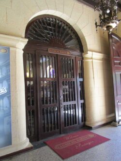 Die “Casa del Habano Partagás“ in der ehemaligen Manufaktur war jahrzehntelang für viele Zigarrenliebhaber einer der Lieblingsorte für den Kauf der Habanos. Die „Casa“ ist vor einigen Jahren umgezogen.