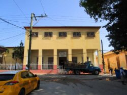 Die aktuelle Romeo y Julieta Fabrik befindet sich in Havannas Stadtteil Marianao auf der Calle 57, No.13402. Das weltberühmte „Tropicana“ ist ganz in der Nähe.