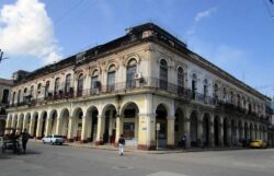 Fabriken, in denen die Zigarren der Marke El Rey del Mundo hergestellt wurden Nr.3/6 (1910-1935): die Fabrica de Tabacos El Rey del Mundo auf der Calle Agramonte No.44 unter der Leitung der Diaz Hermanos y Cia.