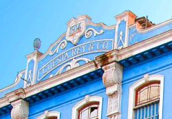 Die Manufaktur auf der Calle Belascoain No.852, ein Haus, viele Namen: El Rey del Mundo-Fabrik, Romeo y Julieta-Manufaktur, heute (Stand 2025) Heimstatt der Marke H.Upmann. Erbaut ist das Haus wahrscheinlich 1914.