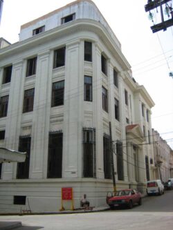 Fabriken, in denen die Zigarren der Marke El Rey del Mundo hergestellt wurden Nr.5/6: Calle San Carlos No.816. Ursprünglich ein großes Lagerhaus, dann El Rey del Mundo-Manufaktur, heute die Partagás-Manufaktur.