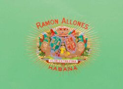 Le logo actuel de la marque Ramón Allones, richement illustré de couronnes, d'armoiries, de lions : Ramón Allones a été le premier à faire imprimer ces lithographies hautes en couleur sur ses caisses.