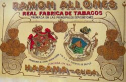 Un très ancien logo de la marque Ramón Allones. Sur celui-ci, l'année de fondation, fundada, de la marque est 1837. Officiellement, selon le registre, la marque Ramón Allones existe depuis 1845 / Source : Enzo A. Infante : “Havana Cigars 1817-1960”, Neptune City 1997.