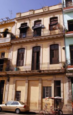 Usines où étaient fabriqués les cigares de la marque Ramón Allones, 3/5, la Calle Zanja No. 62 : en 1911, la société britannique Frankau (associée à l'actuel importateur britannique de Habanos Hunters & Frankau) a acheté la marque Ramón Allones.