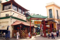 Fabriques dans lesquelles ont été fabriqués les cigares de la marque Ramón Allones, 3/5 : La Calle Zanja No.62 se trouve en face de l'entrée du „Barrio Chino“ à La Havane. Les cigares de la marque Ramón Allones y ont été fabriqués de 1911 à 1927.