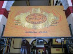 Fabriques où ont été fabriqués les cigares de la marque Ramón Allones, 5/5 : La marque Ramón Allones est fermement liée à la marque Partagás depuis environ 100 ans, actuellement dans la manufacture de la rue San Carlos No.816. Aujourd'hui, il s'agit de la manufacture Partagás, auparavant c'était la fabrique de la marque El Rey del Mundo.