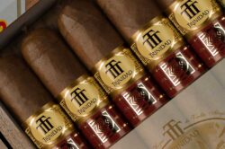 Today, the three „T “s also adorn the cigar ring. In the past, the cigar rings were simply labelled with the name: Trinidad.