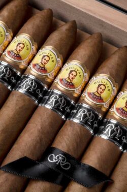 De la marca Bolívar existe toda una serie de ediciones especiales, como esta Reserva de 2016; pero también para una Edición Regional, ya más de 30 veces, la marca Bolívar es muy apreciada.