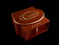 Il n'existe que 450 de ces humidors dans le monde pour le 20e anniversaire de la marque Cuaba.