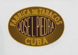 Das aktuelle Logo der Marke José L. Piedra. Die Zigarren der Marke sind so genannte von Hand gemachte Shortfiller: geschnittene Blattteile werden mithilfe eines Tuches von Hand gerollt; auch das Deckblatt wird von Hand aufgebracht.