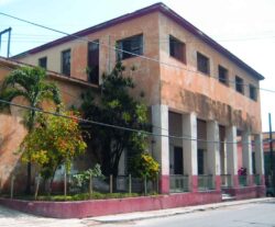 Ursprünglich wurden die Zigarren der Marke José L. Piedra in der Region Remedios gefertigt. Ab spätestens 1950, vielleicht auch etwas früher, verlegte man die Produktion nach Havanna.