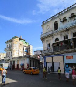 Auf der Calle Rayo No.28/30 befand sich die Fabrik der Marke Punch (ab 1884) unter dem Besitzer Manuel Lopez und der Firma „Juan Valle y Cía.“. Das Haus befindet sich im heutigen Barrio Chino von Havanna.