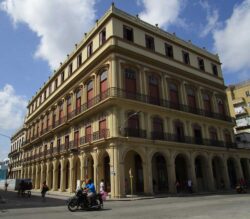 Ab 1931 fertigte man die Zigarren der Marke Punch in der Manufaktur des Hoyo de Monterrey-Gründers Jose Gener auf der Calle Maximo Gomez No.51.