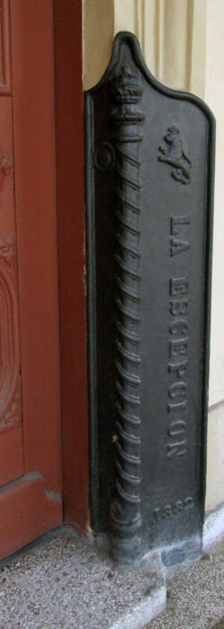 1924/25 kaufte Fernando Palicio erst die Marke Punch, 1931 die Marken Hoyo de Monterrey und La Escepción. Die Manufaktur La Escepción wurde vom Gründer dieser und der Marke Hoyo de Monterrey, Jose Gener, errichtet.