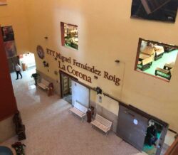 Die Corona-Manufaktur mit dem offiziellen Namen „Miguel Fernández Roig“ ist das Stammhaus der Marken Punch, aber auch Cuaba, Hoyo de Monterrey, San Cristobal de La Habana, Romeo y Julieta, Por Larrañaga und Diplomáticos.