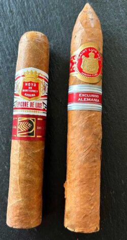 À gauche une Parejo, un cigare qui a le même diamètre sur toute sa longueur. À droite une Figurado, un cigare qui se rétrécit d'un côté.