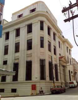 Since 2012, the Partagás factory has been located at Calle San Carlos No. 819. Cigars of the La Gloria Cubana brand are also produced here.