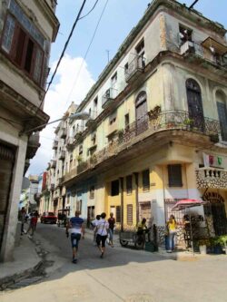 Unter dem Besitzer Salvador Perito (oder Pareto) wurden die Zigarren der Marke Sancho Panza von etwa 1870 bis 1898 auf der Calle Manrique No.142 in Havanna gefertigt.