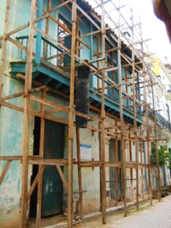 Manufakturen der Marke Juan López 3/ 4: Viele Jahre lang war die ehemalige Juan López-Manufaktur auf der Calle San Ignacio No. 314 eine Baustelle. Inzwischen sind die Bauarbeiten unterbrochen, das Haus noch nicht fertig.